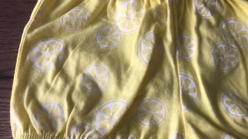 Kurze Shorts - Zitronen Motiv