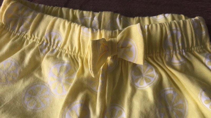 Kurze Shorts - Zitronen Motiv