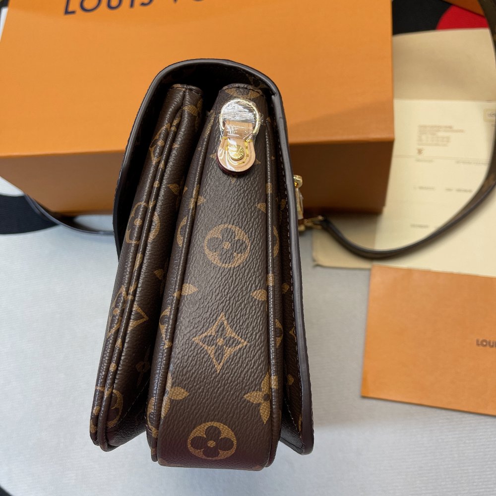 Louis Vuitton Pochette Metis 
