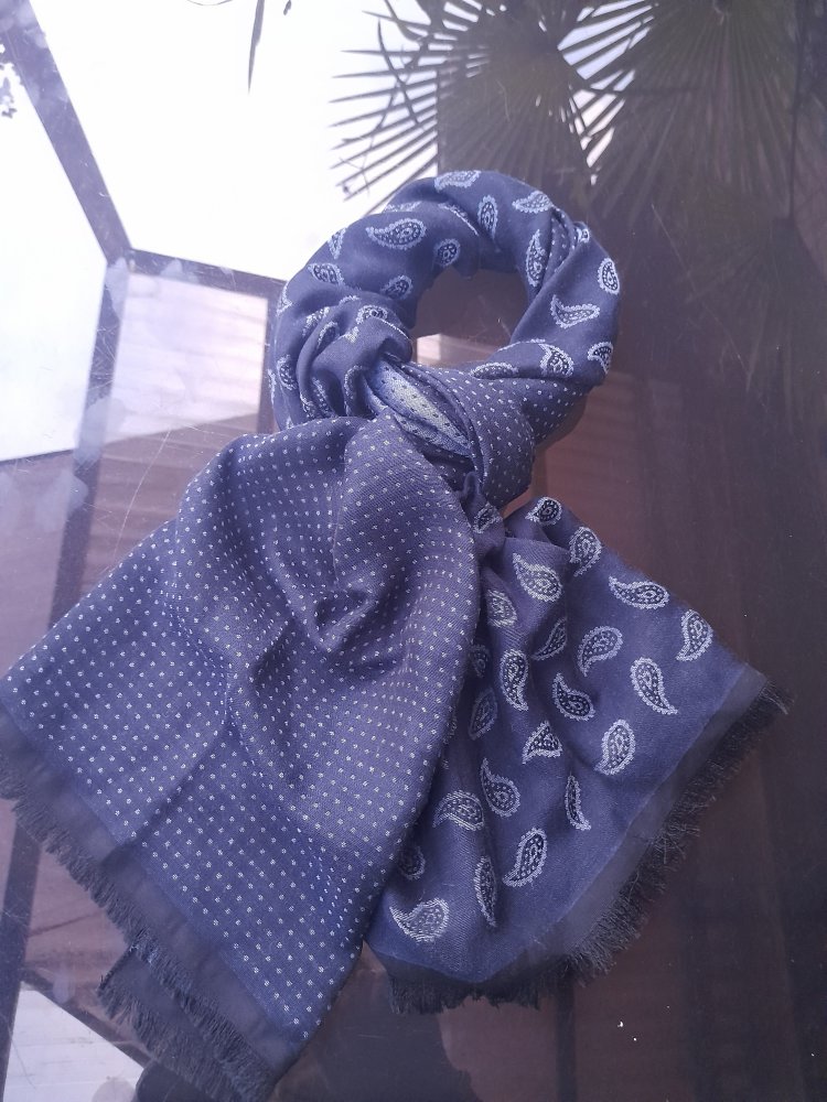 Schöner Schal 70% Baumwolle und 30% Mikro Faser 