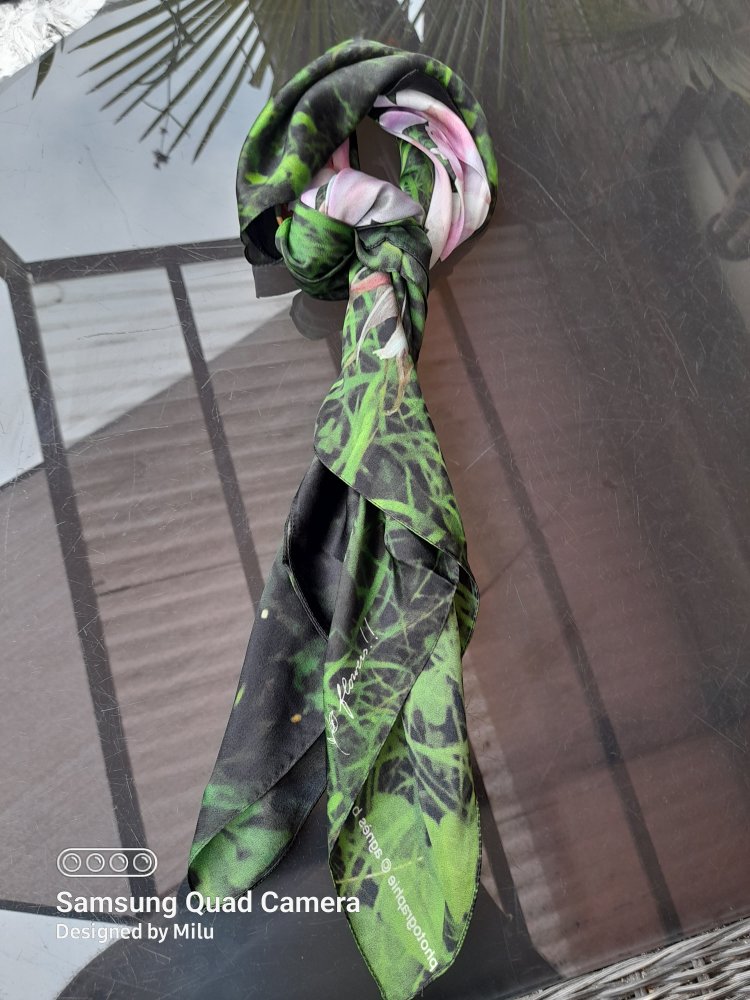 Schöner Schal aus 100% Seide