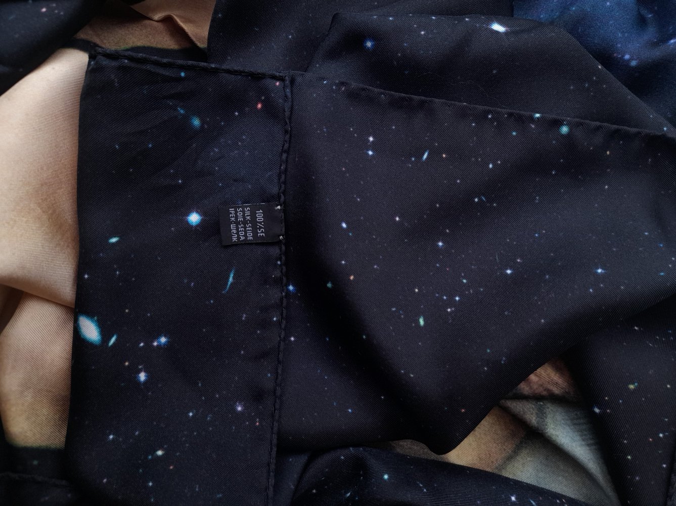 Schöner Seidenschal von Golden Goose