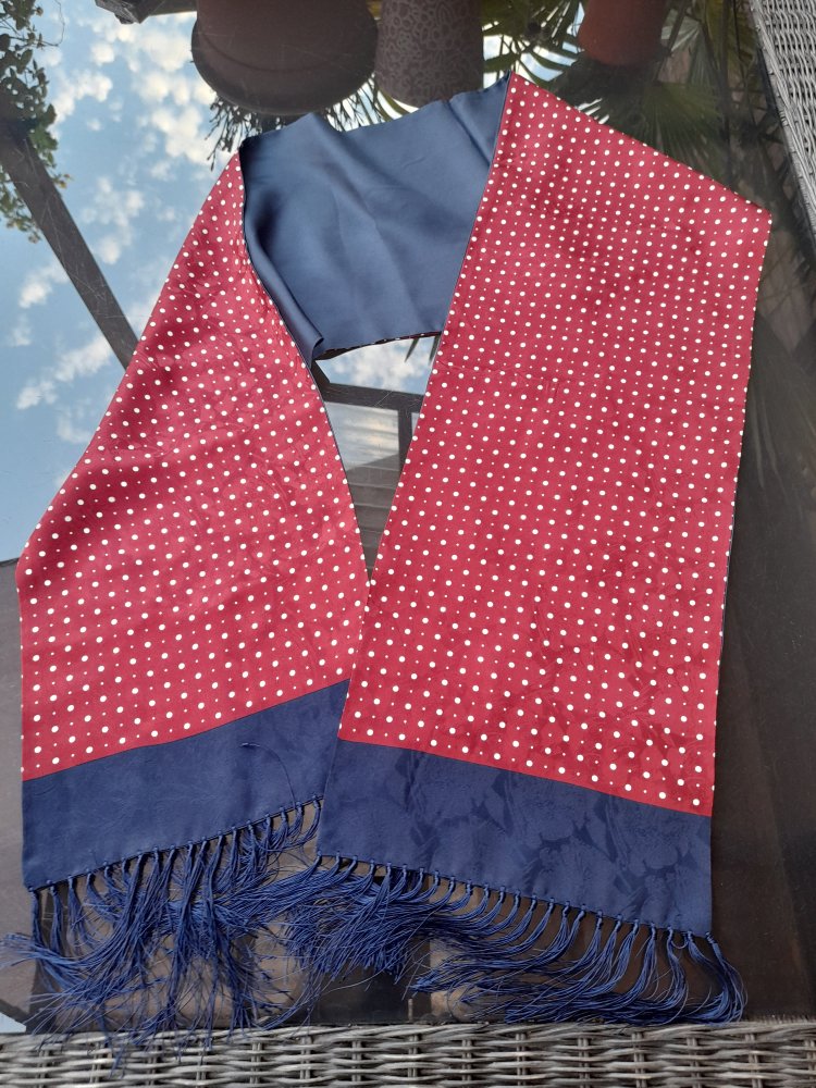 Schöner Schal aus 100% reiner Seide, handgemacht