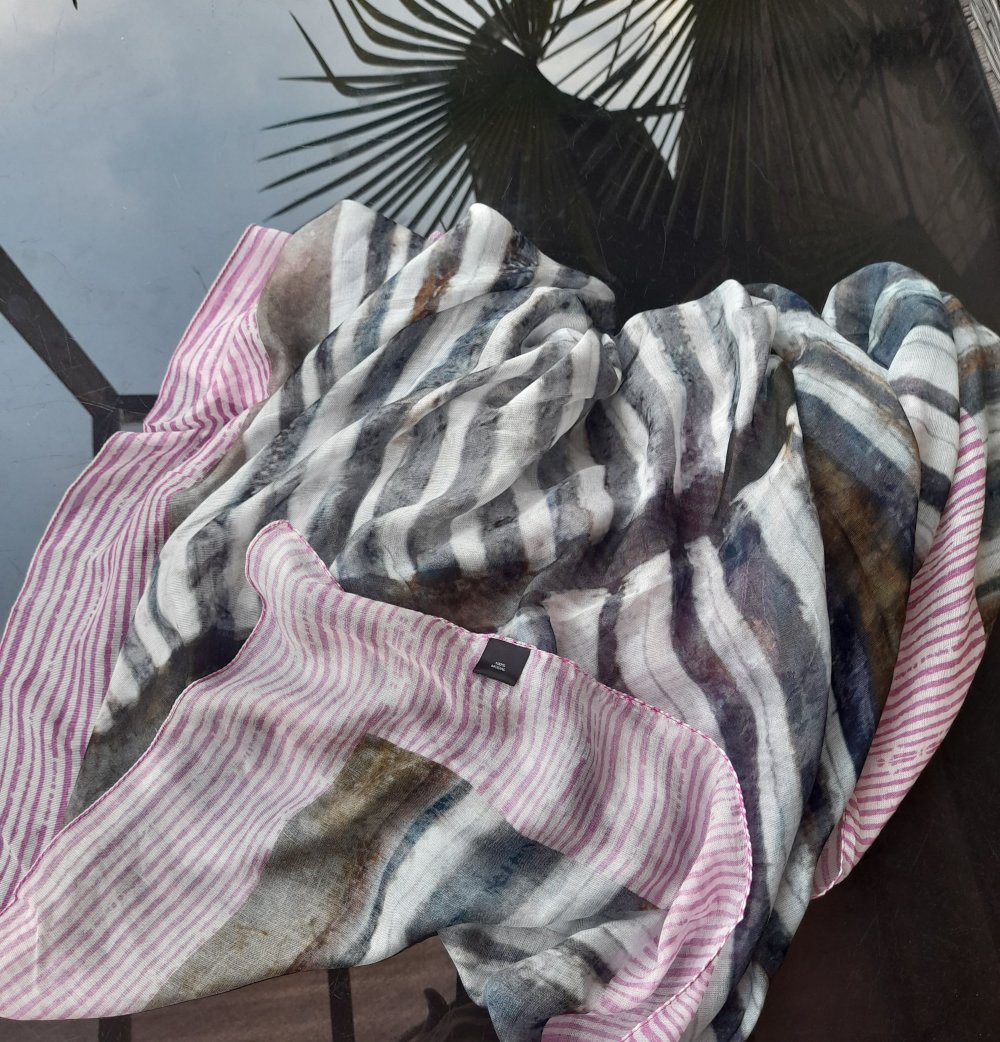 Schöner Schal aus 100% Modal Natur Faser