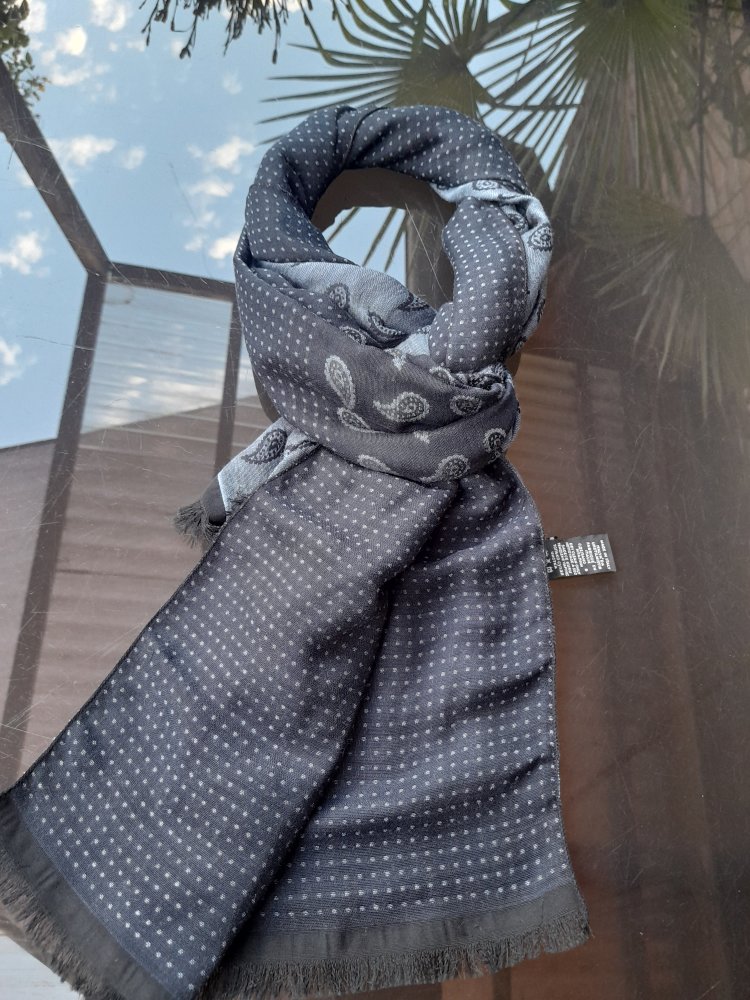 Schöner Schal aus 70% Baumwolle und 30% Mikro Faser