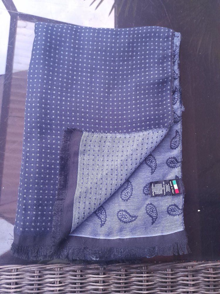 Schöner Schal 70% Baumwolle und 30% Mikro Faser 