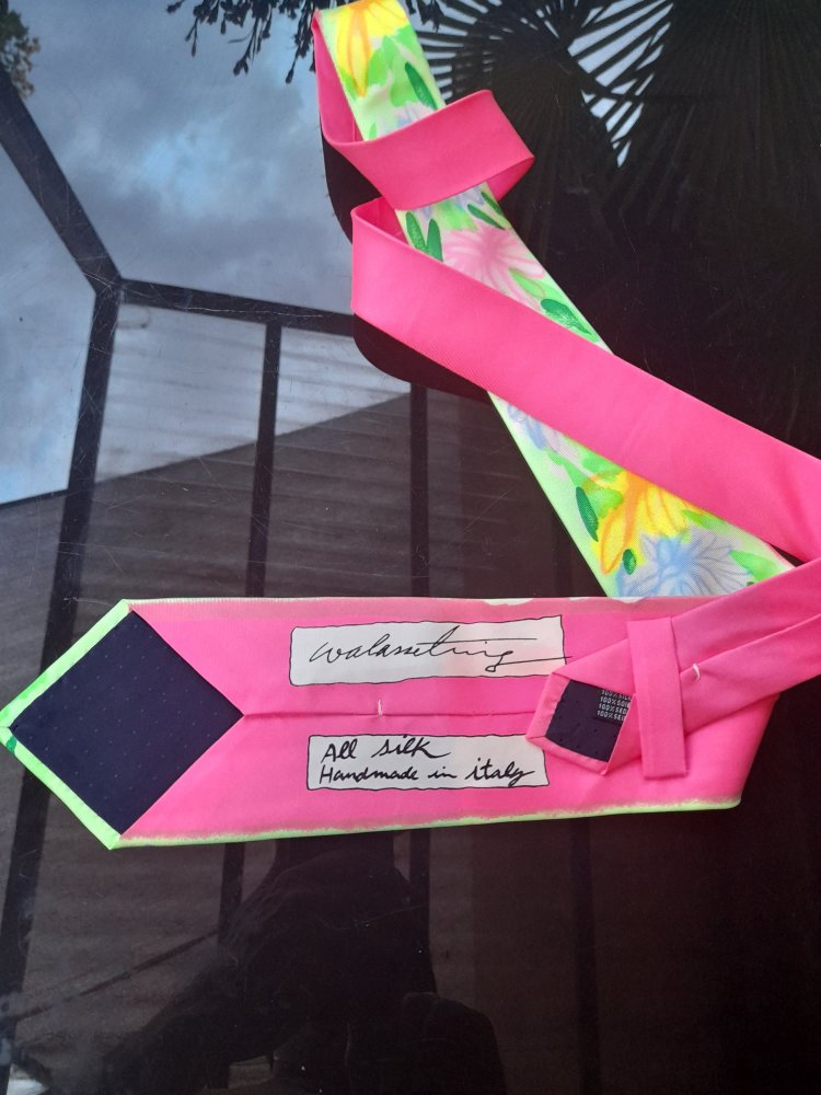 Schöne Krawatte aus 100% Seide, von Walasseting 