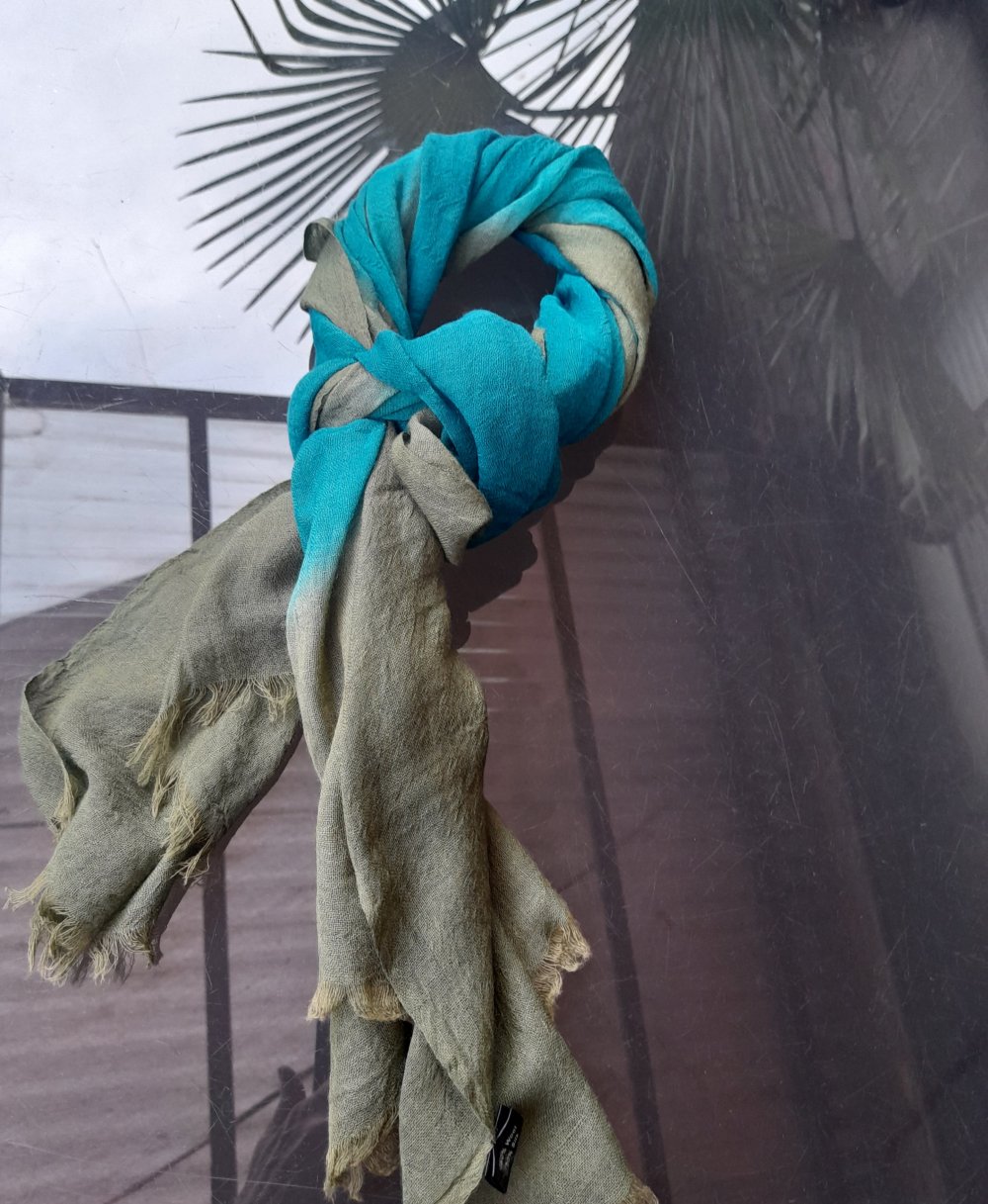 Schöner Schal aus 50% Baumwolle und 50% Seide