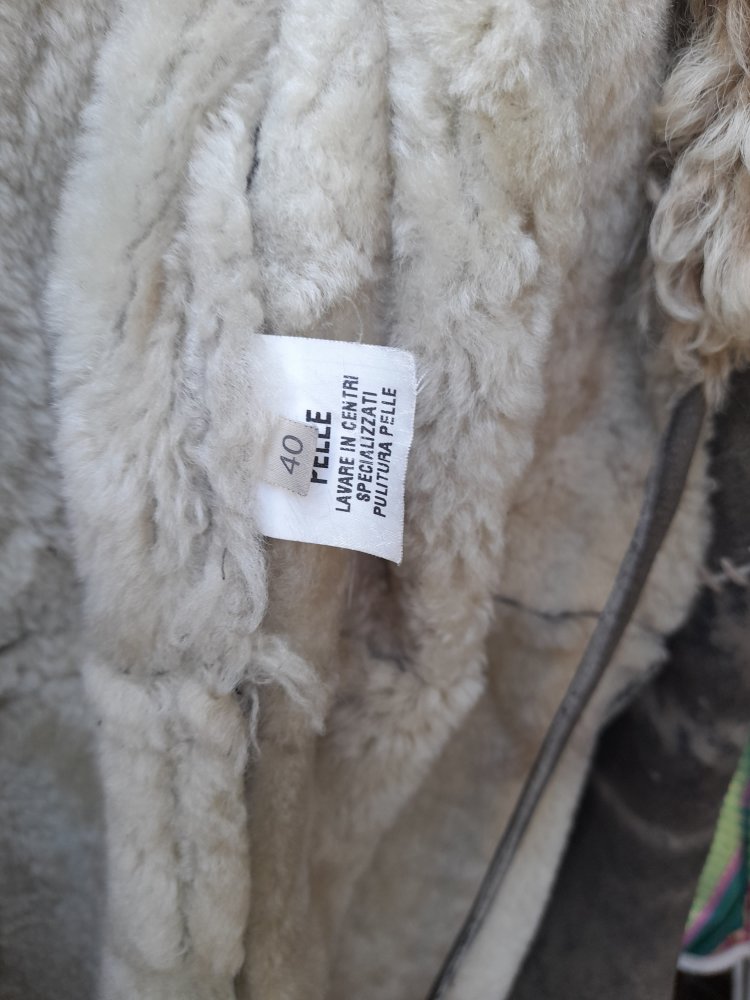 Schöner Mantel aus weichen Leder