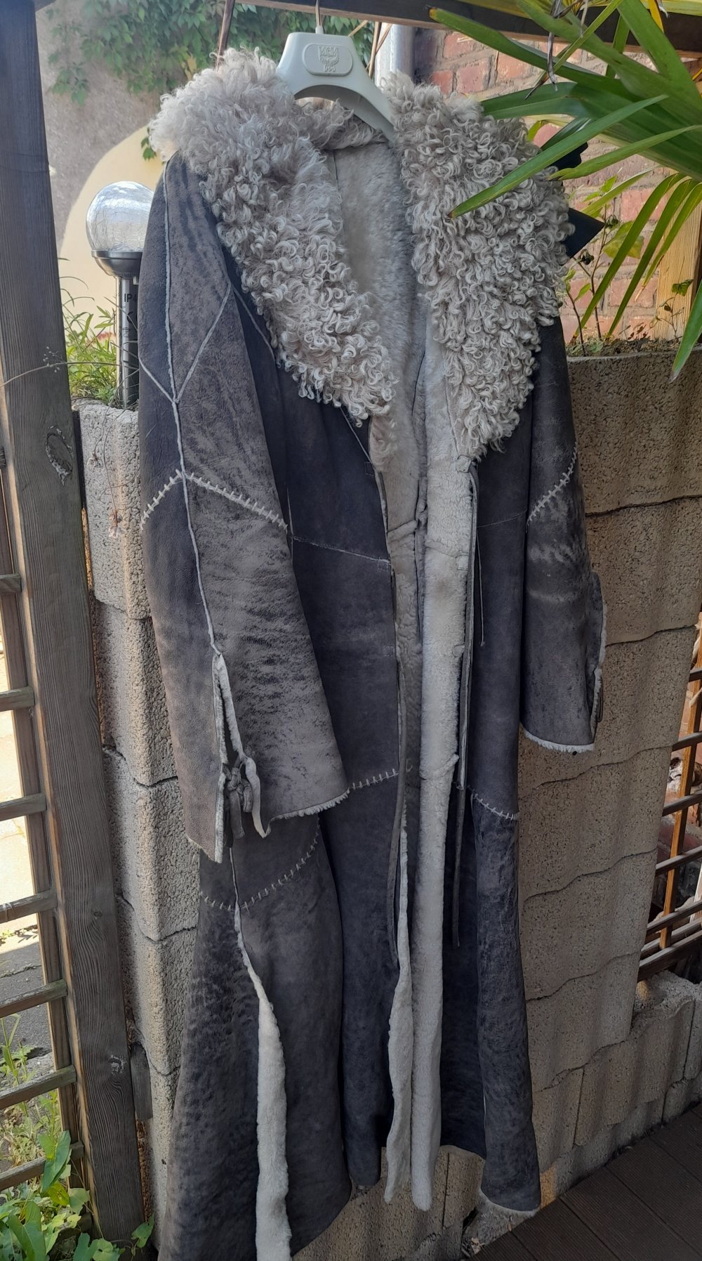 Schöner Mantel aus weichen Leder