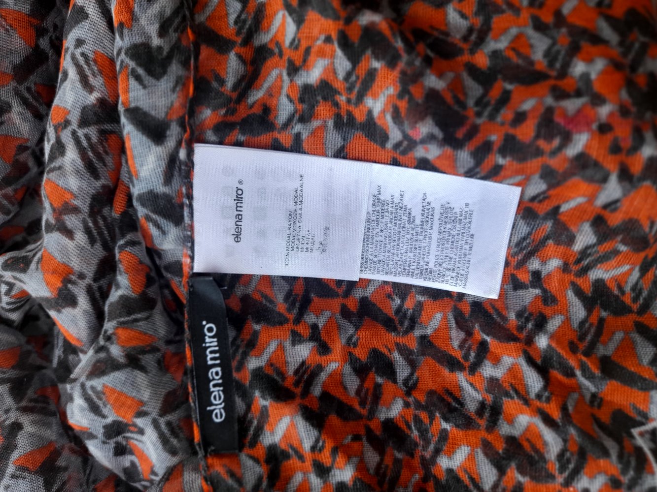 Schöne Stola aus 100% Modal Natur Faser 