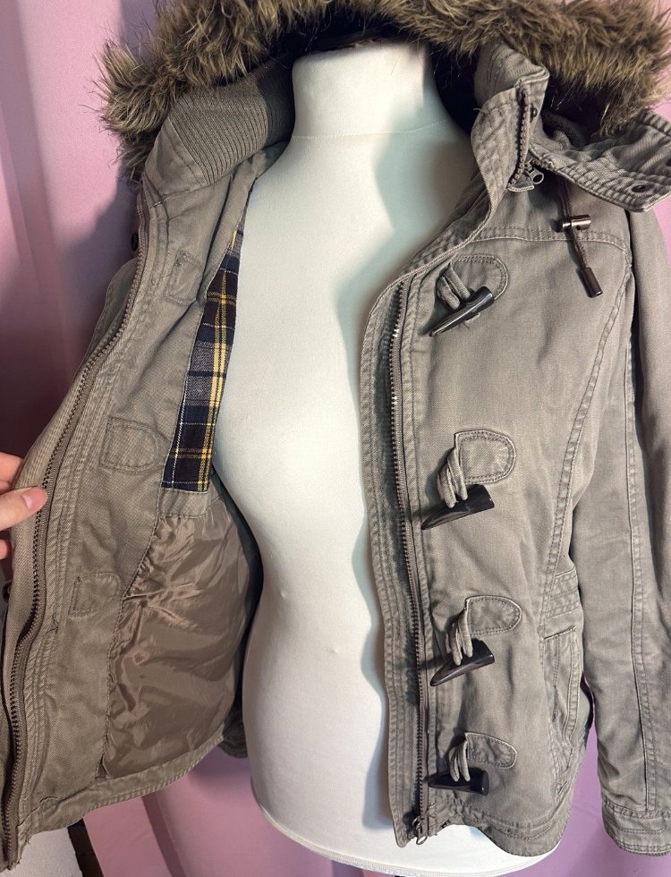 Winterjacke mit Kapuze Khaki, Größe 40/42