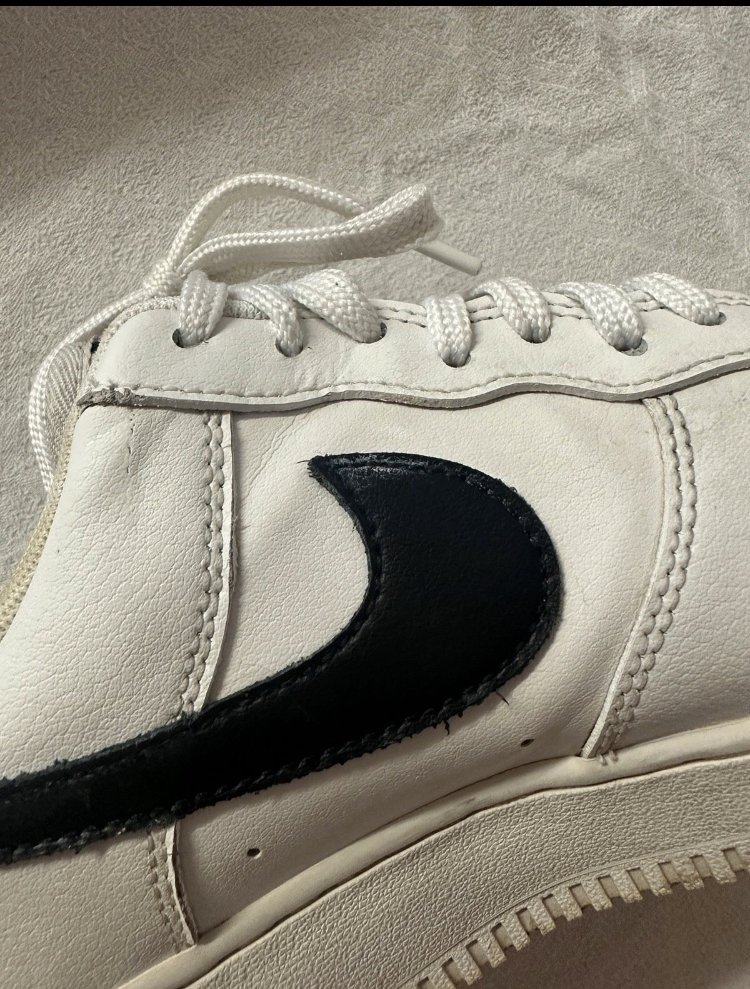 Nike Air Force 1 Schwarz/Weiß, Größe 40,5