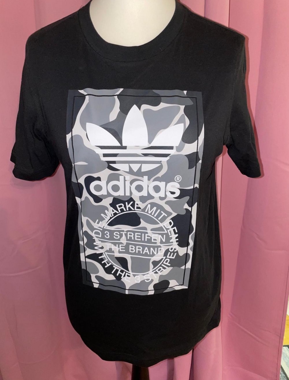 Adidas T-Shirt schwarz mit Druck, Größe S