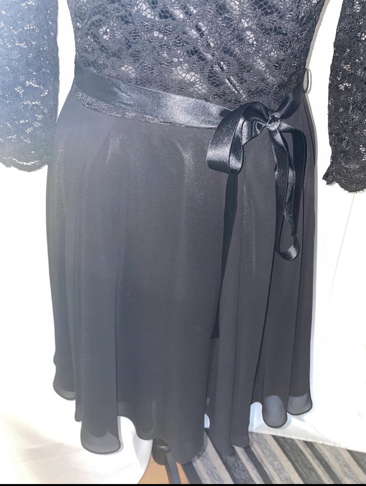 Cocktailkleid aus floraler Spitze, Größe 40, schwarz 