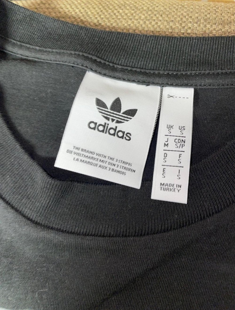 Adidas T-Shirt schwarz mit Druck, Größe S