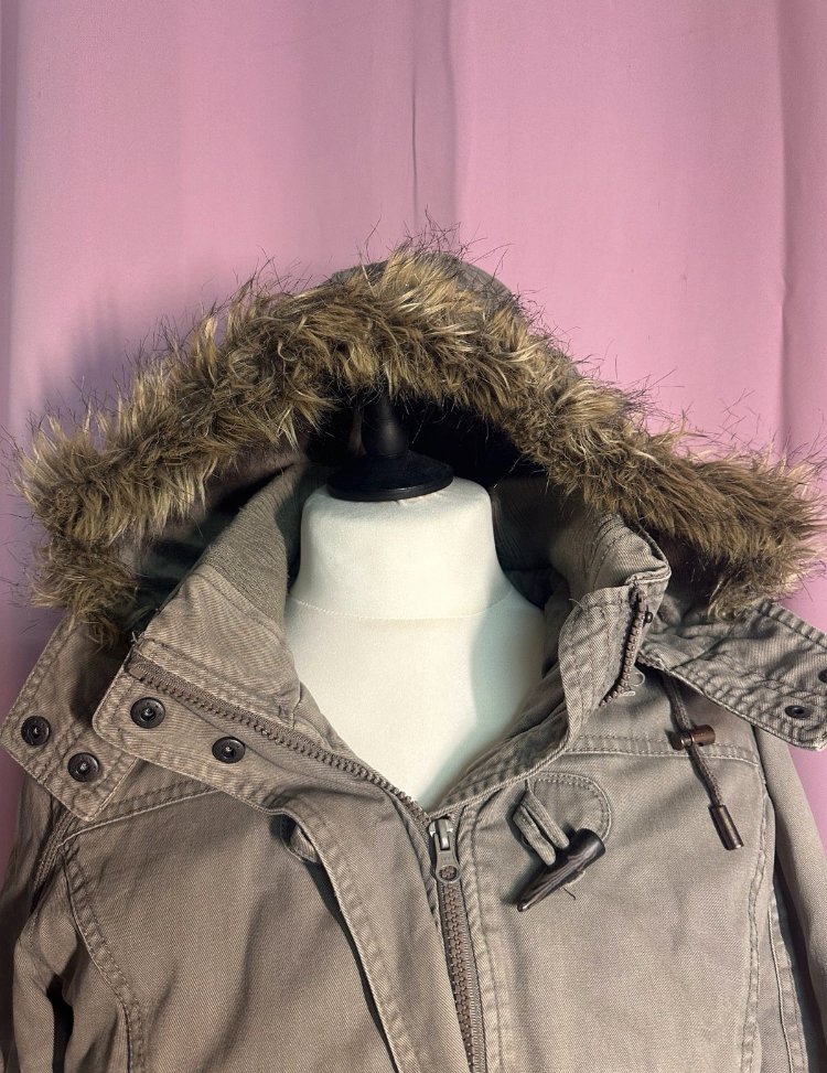Winterjacke mit Kapuze Khaki, Größe 40/42