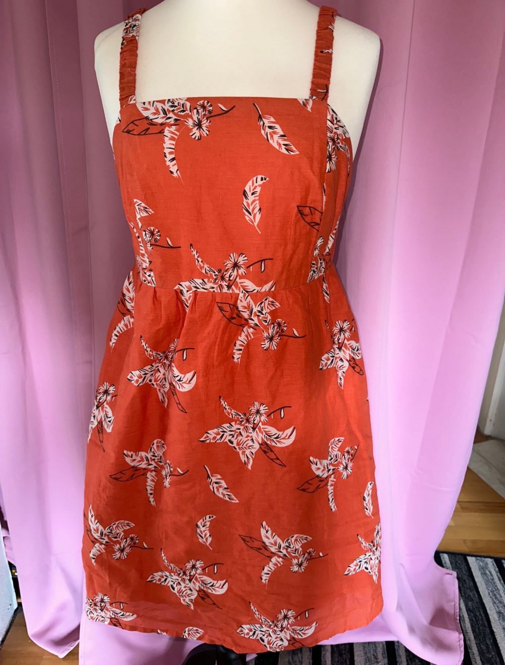 Oranges rückenfreies Sommerkleid, Größe 42