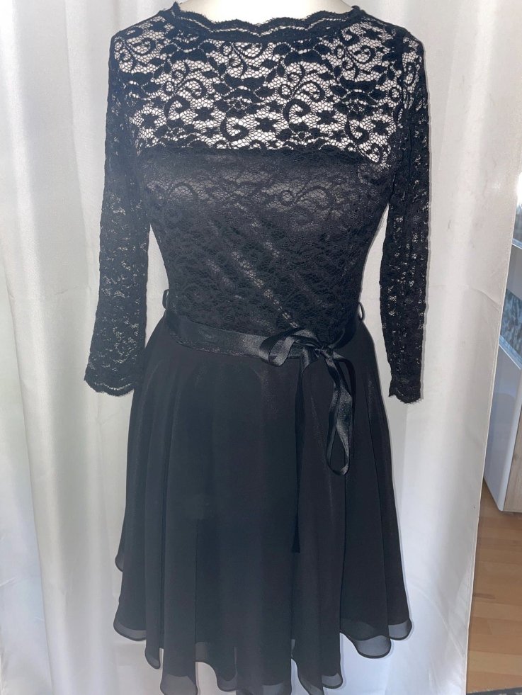 Cocktailkleid aus floraler Spitze, Größe 40, schwarz 