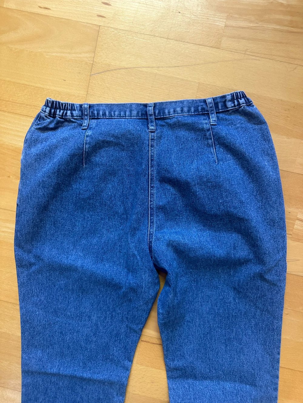 Blaue Jeans, Kurzgrösse 20 (bzw. 40)