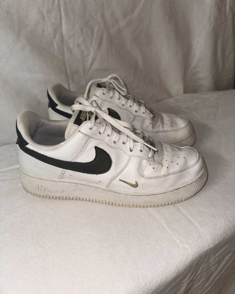 Nike Air Force 1 Schwarz/Weiß, Größe 40,5