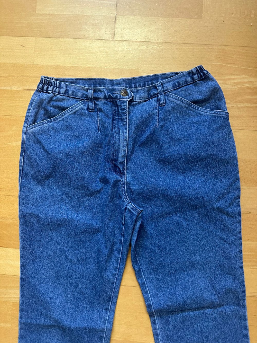 Blaue Jeans, Kurzgrösse 20 (bzw. 40)