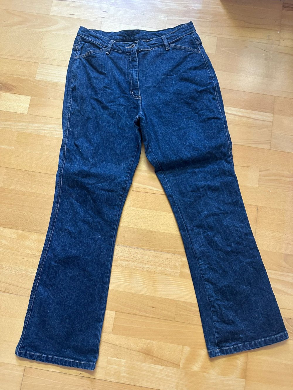 Dunkelblaue Jeans, Größe 44, Laura Stein