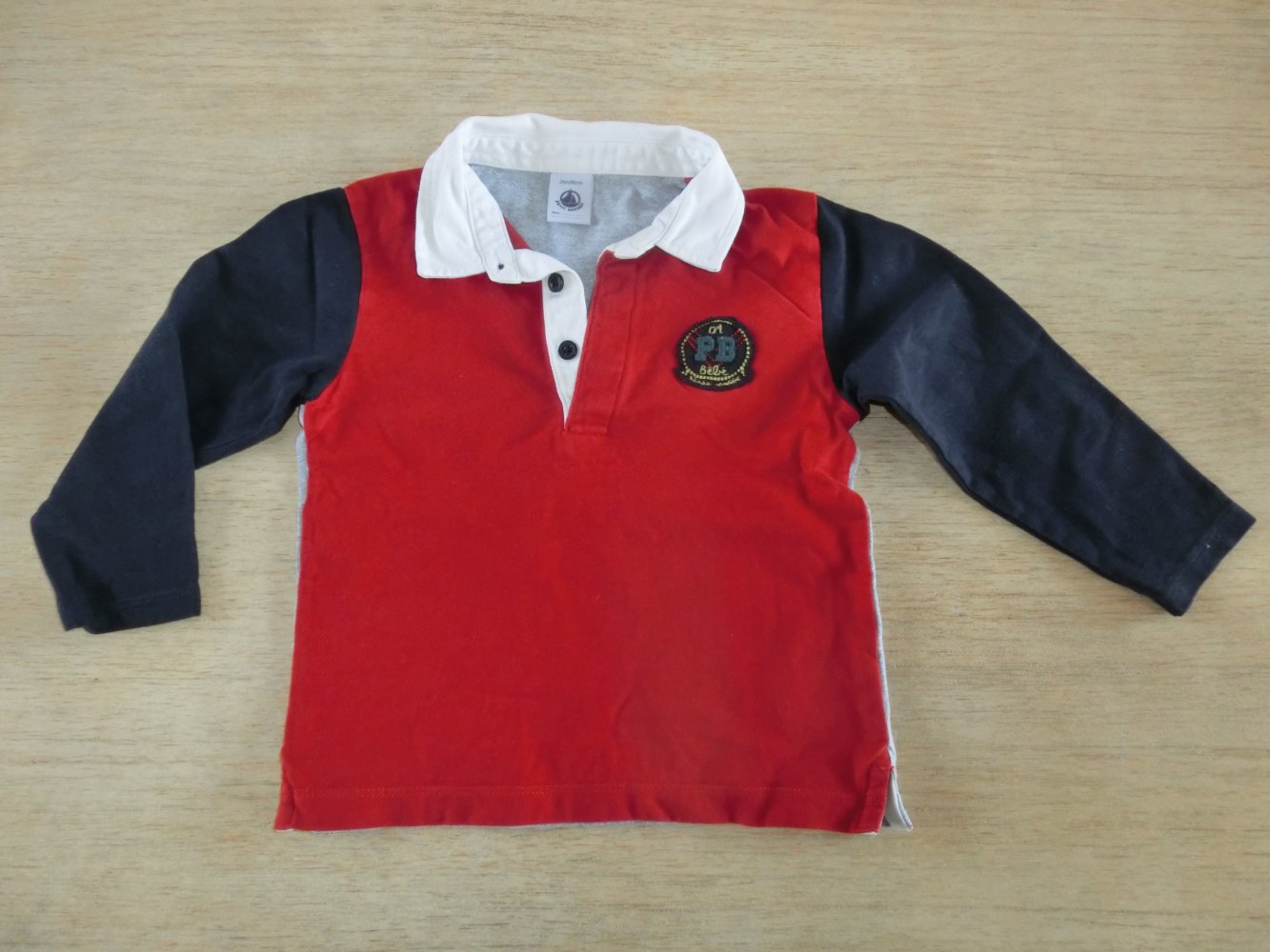 Petit Bateau - LA-Polo Poloshirt rot blau grau 24 Mon. Gr. 86 WIE NEU
