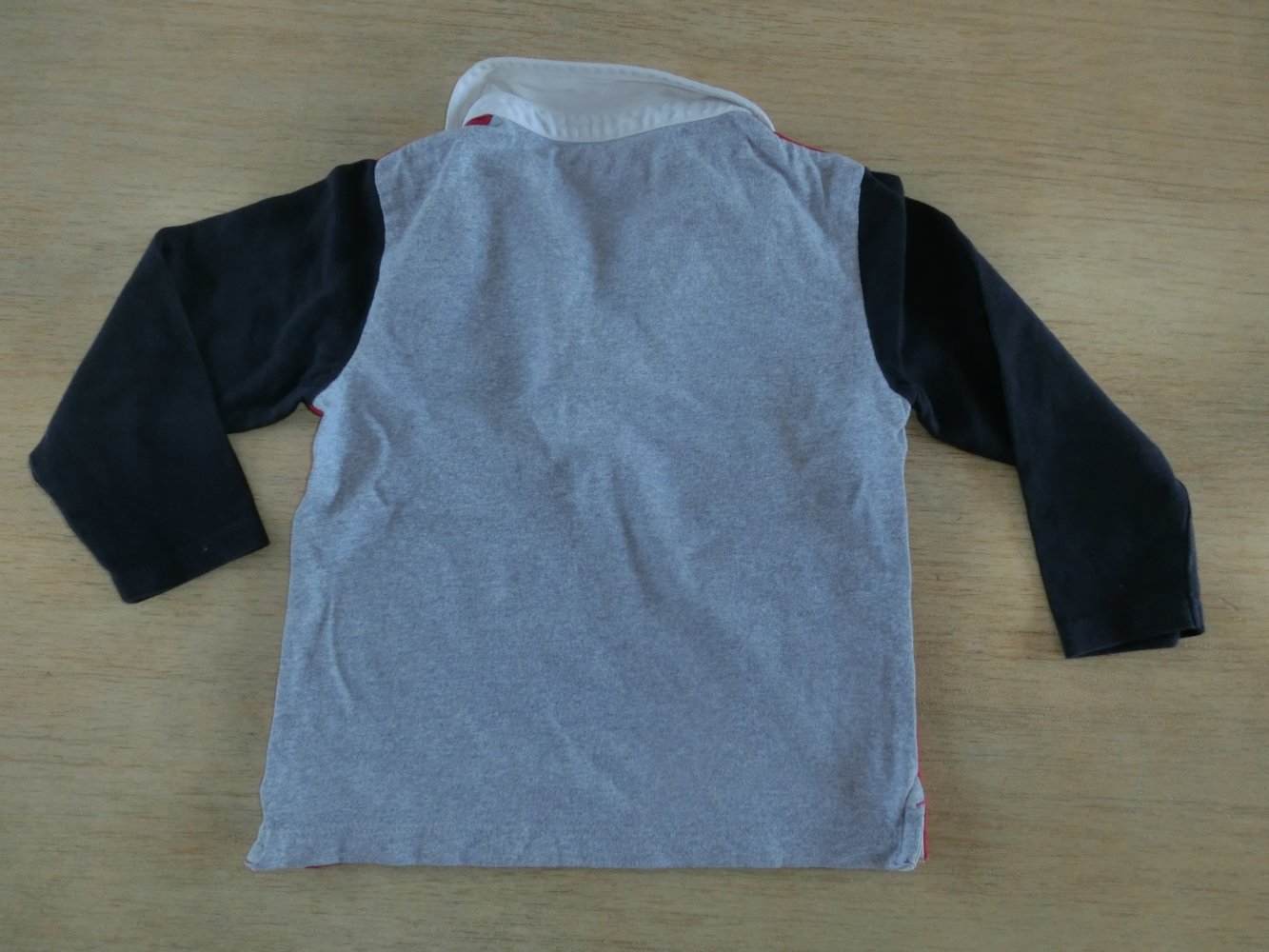 Petit Bateau - LA-Polo Poloshirt rot blau grau 24 Mon. Gr. 86 WIE NEU