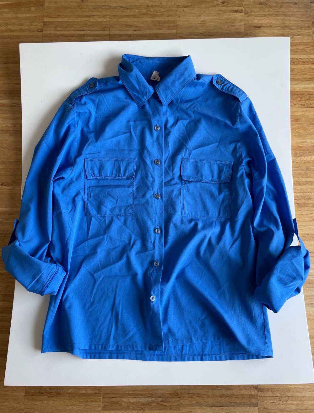 ELEGANTE BLUSE IN BLAU