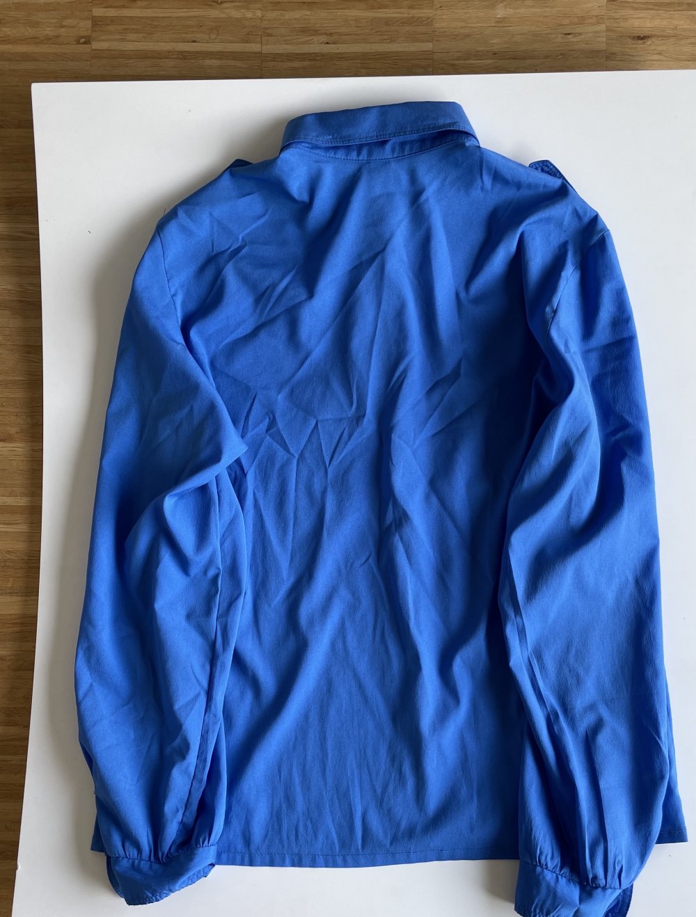 ELEGANTE BLUSE IN BLAU