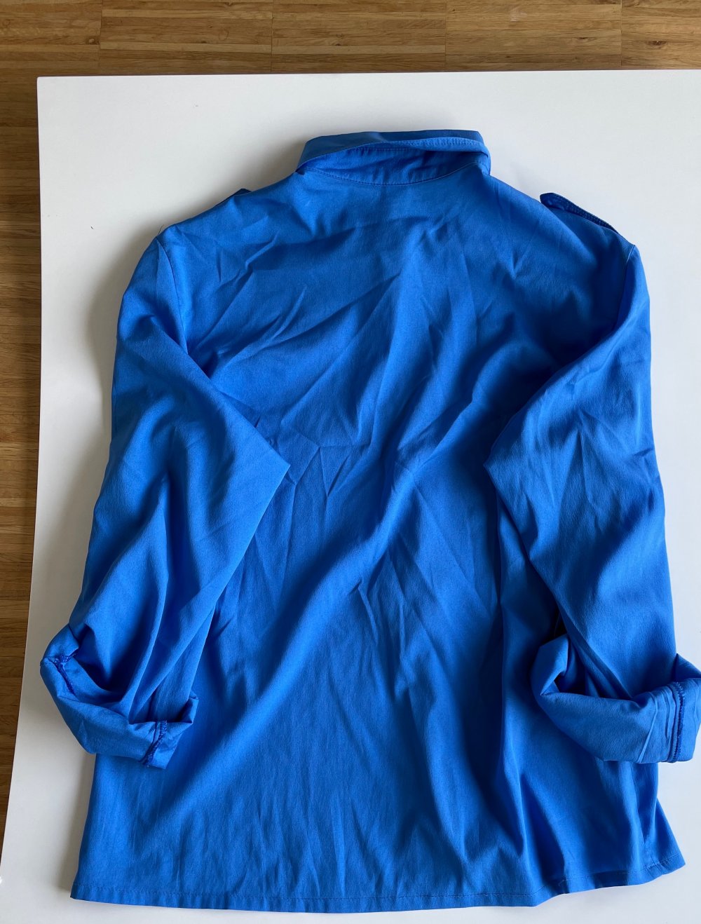 ELEGANTE BLUSE IN BLAU