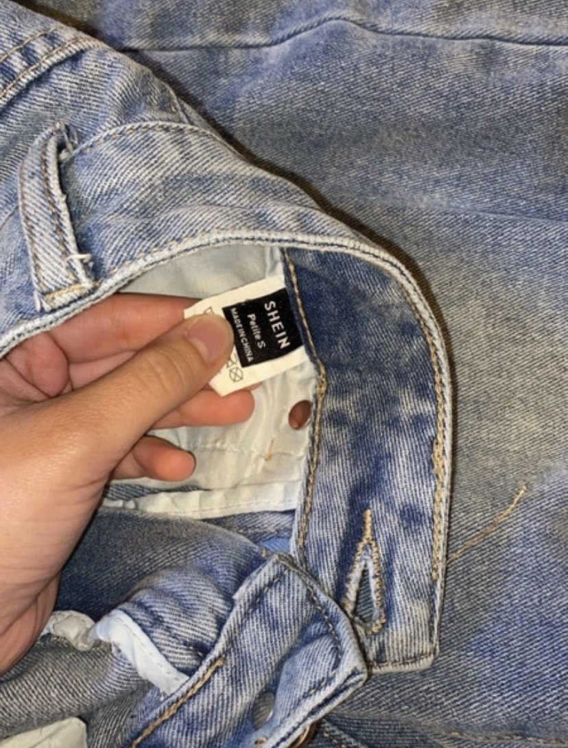 Boyfriend Jeans mit Löschern