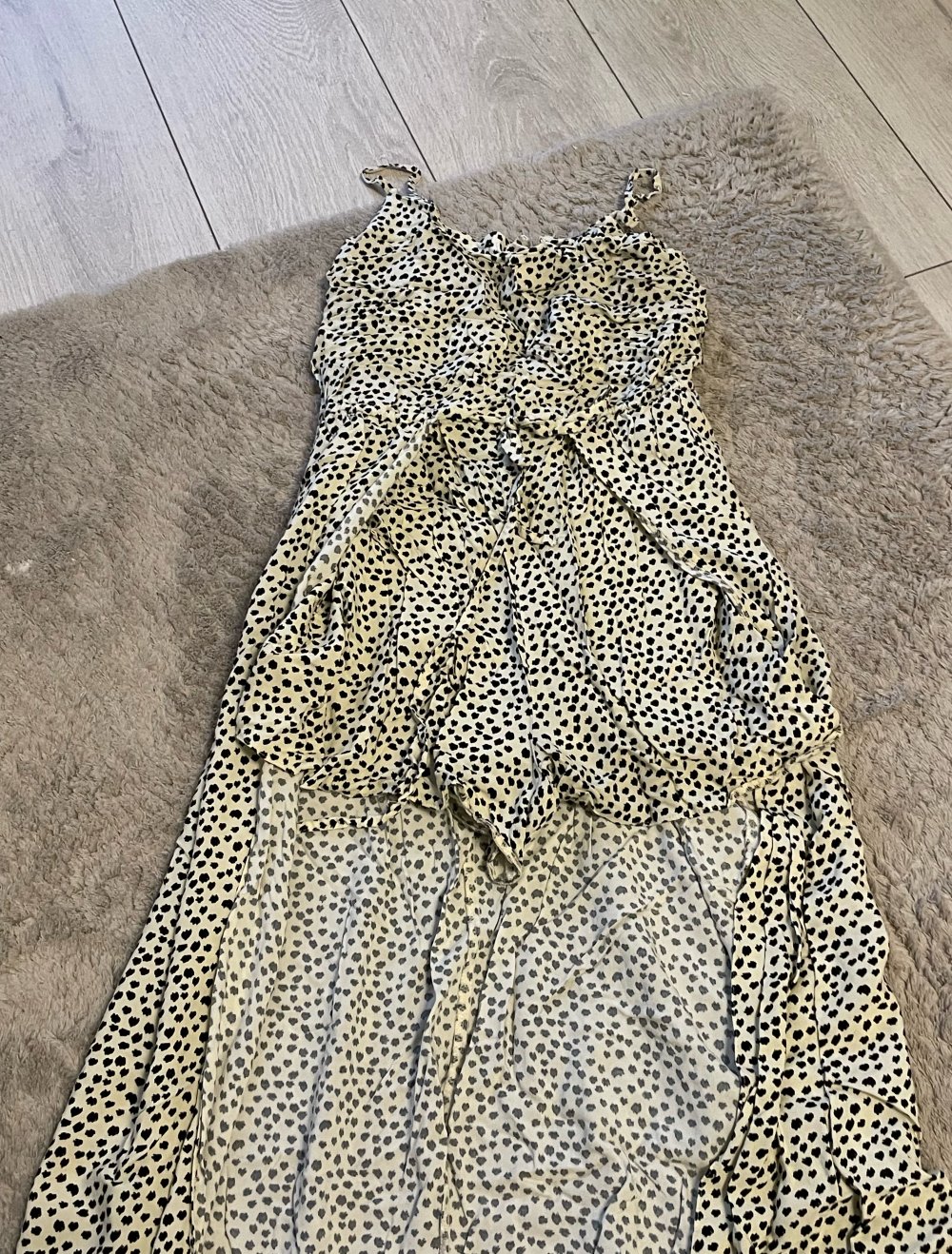 Overall mit Shorts mit verlängertem Rücken