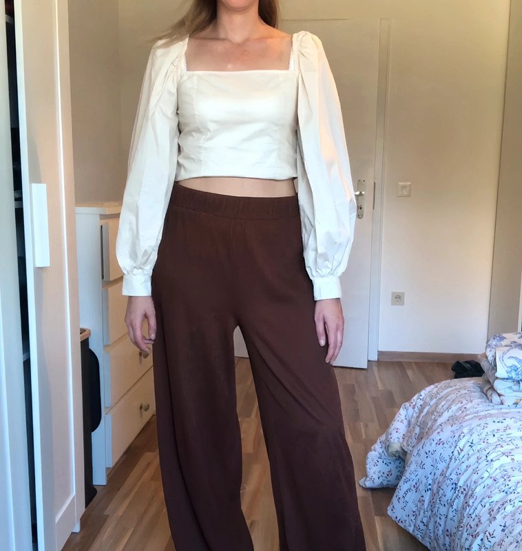 BLuse von Na-KD mit Puffärmeln / Ballonärmeln im Bridgerton Style