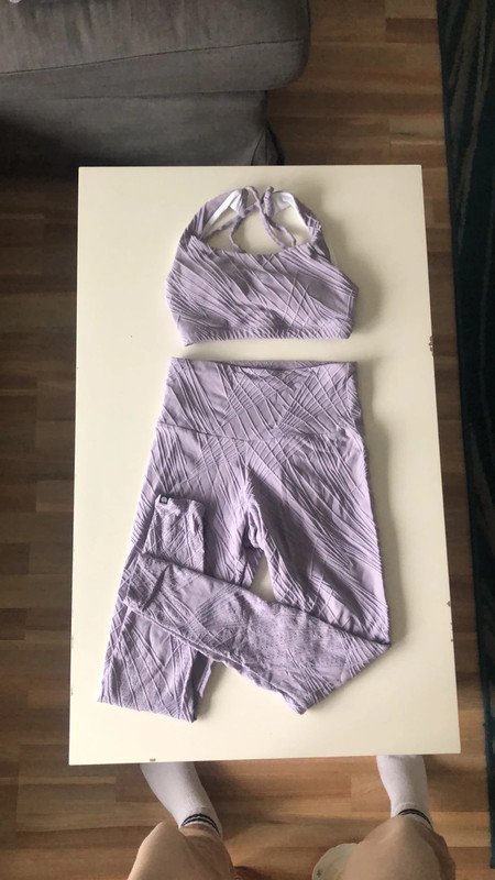 Set von Onzie bestehend aus sportbh und leggings in Lavendel