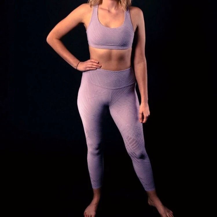 Set von Onzie bestehend aus sportbh und leggings in Lavendel