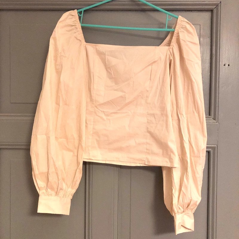 BLuse von Na-KD mit Puffärmeln / Ballonärmeln im Bridgerton Style