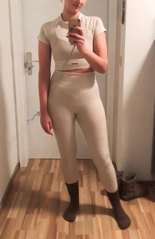 Sportoutfit von Prozis bestehend aus leggings und Top NEU