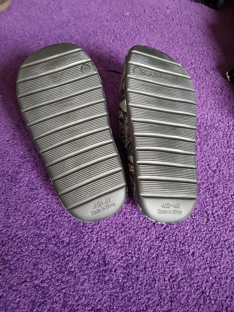 Ungetragene Bade- und Freizeitschuhe 