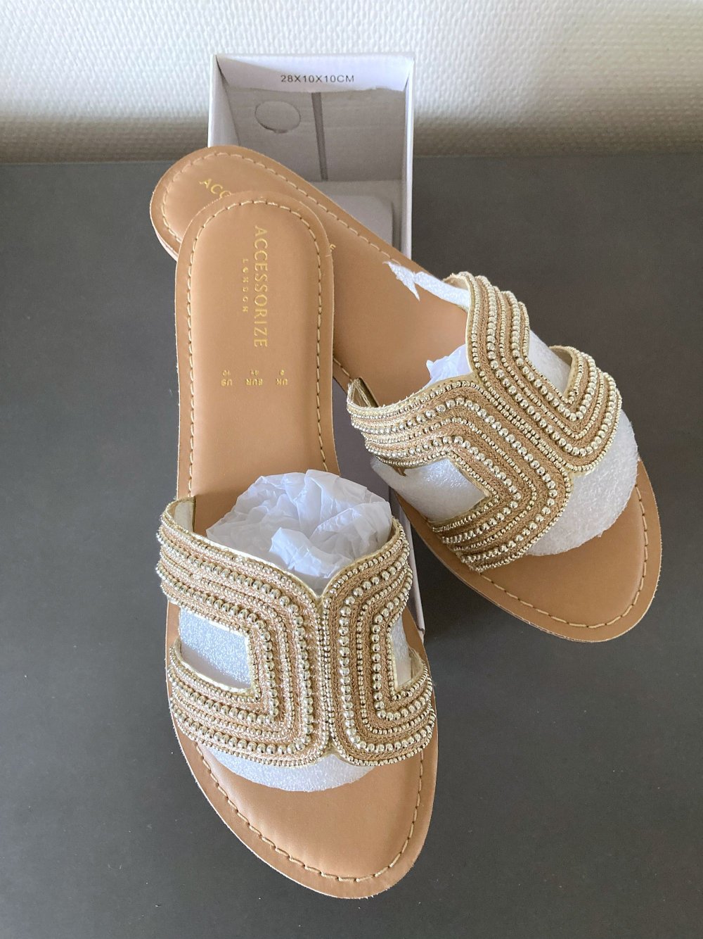  TOP! Accessorize – Bella – Flache Goldene Sandalen mit Perlen Gr. 41 Mules Schlappen Sandaletten