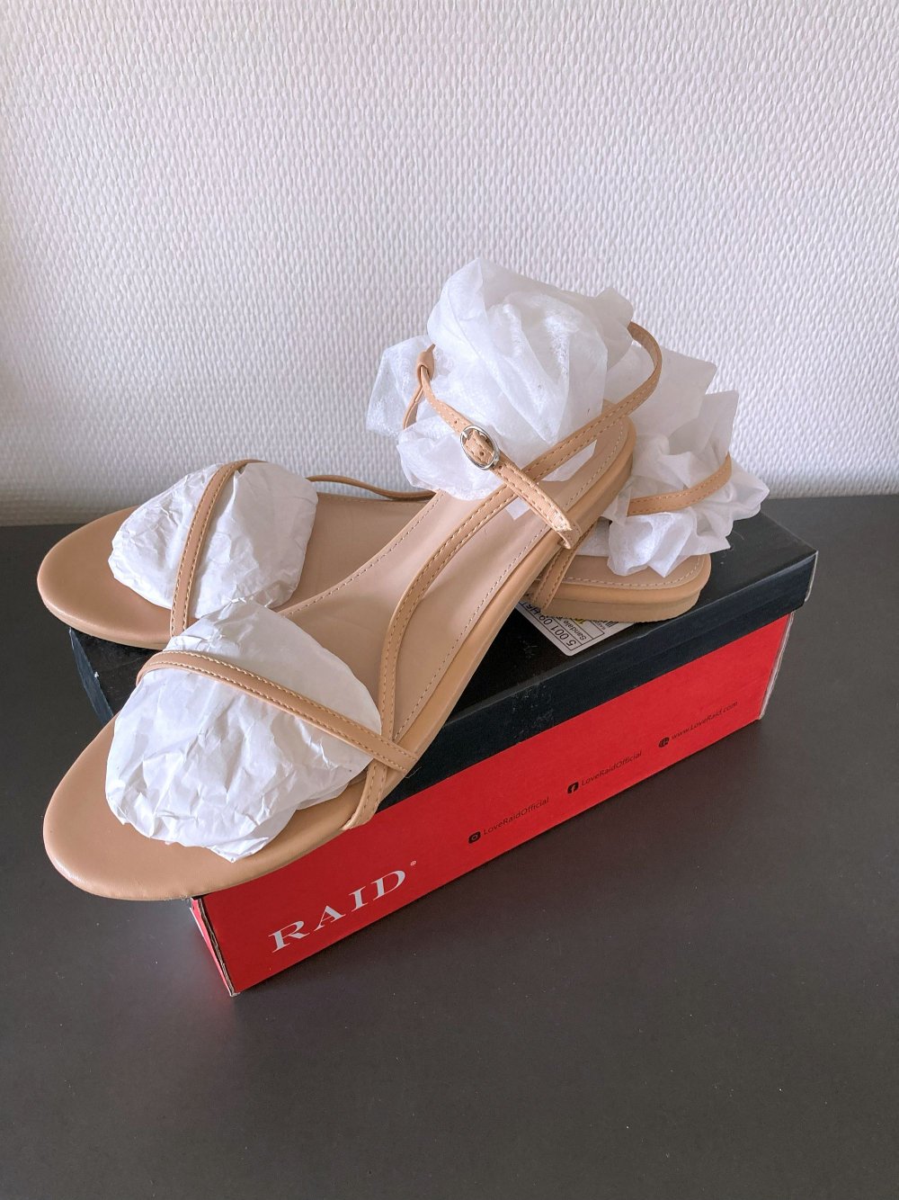 TOP! RAID Flache Sandale Elfred Gr. 41 Flache Riemchensandalette Beige Sandalette