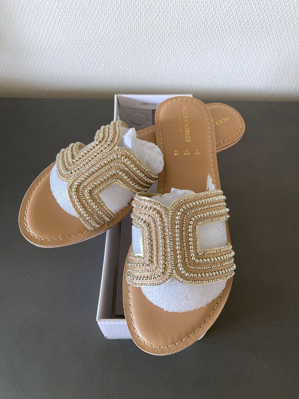  TOP! Accessorize – Bella – Flache Goldene Sandalen mit Perlen Gr. 41 Mules Schlappen Sandaletten