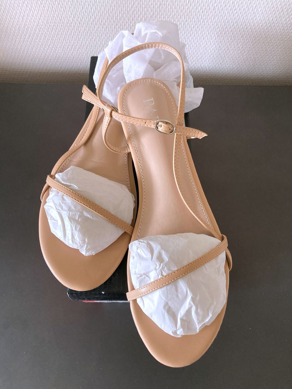 TOP! RAID Flache Sandale Elfred Gr. 41 Flache Riemchensandalette Beige Sandalette