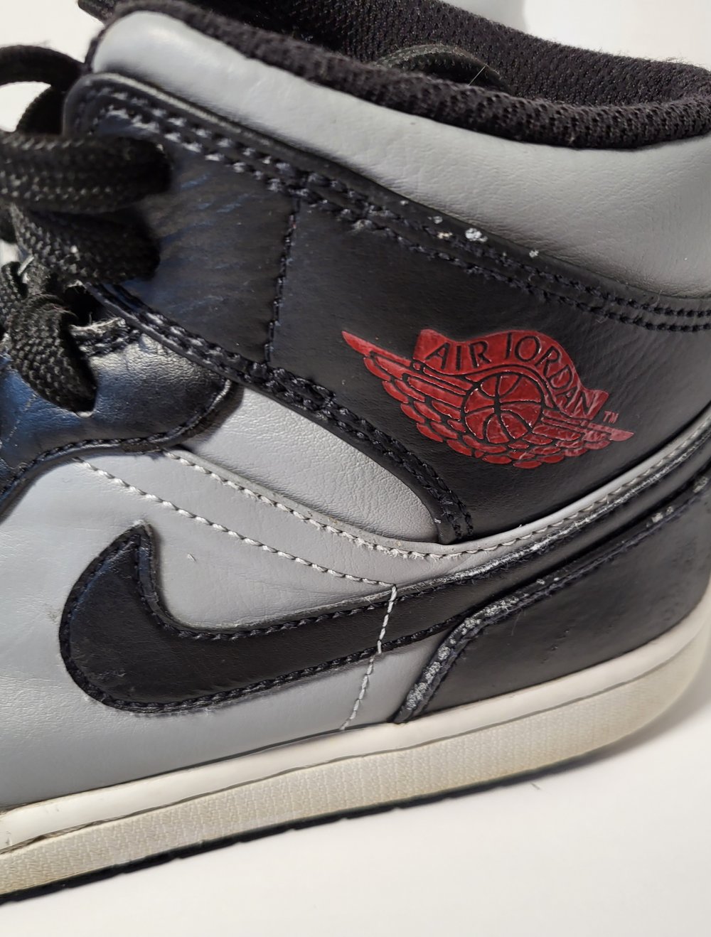 Air Jordan 1 Mid Shadow Red Größe 42 Schwarz Grau Rot sehr guter Zustand