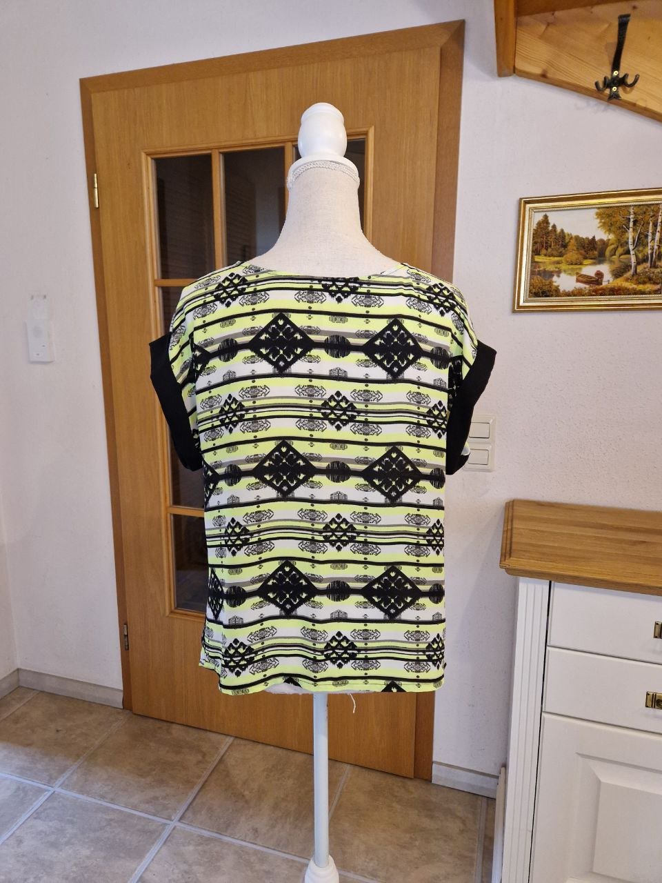  Bequeme Bluse - T-Shirt . Größe L. 