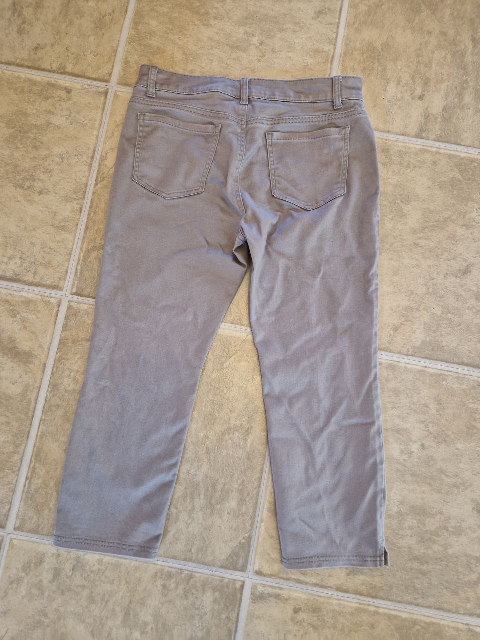Stylische graue Caprihose, Jeans, Jeggins. Größe XL ( 14 ).