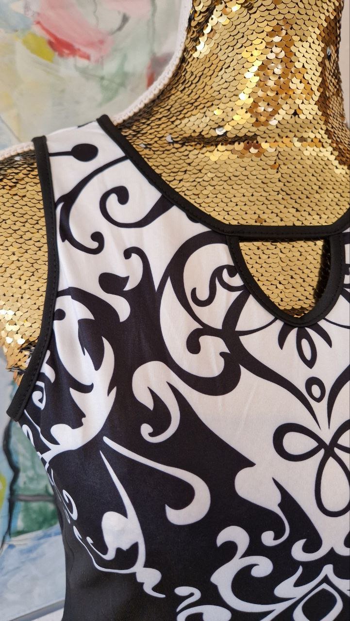 Schönes Sommerkleid, Partykleid, Abendkleid. Polyester + Elastan. Größe M.