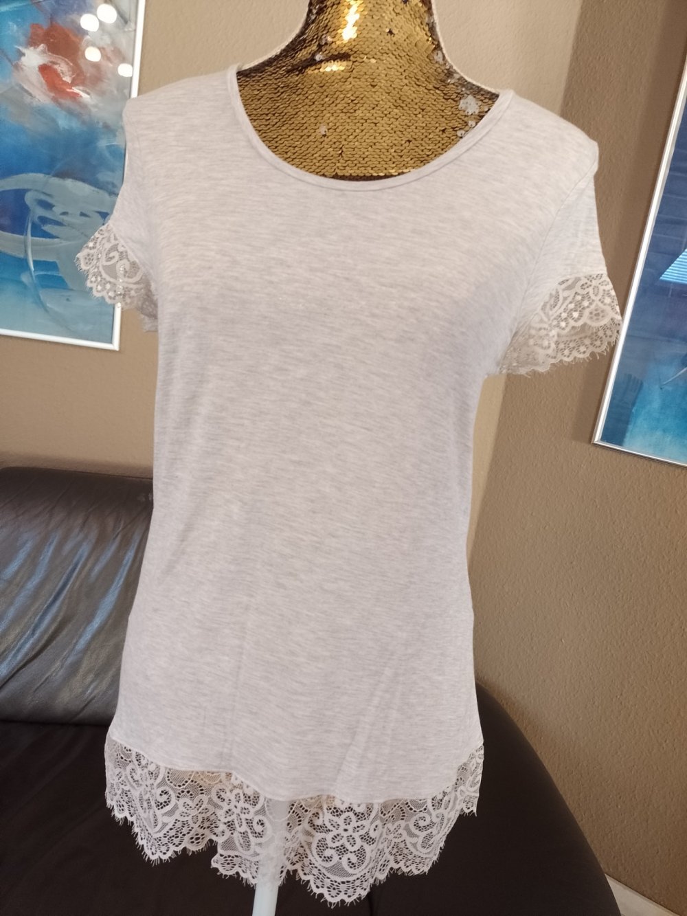 Wie neu. Hunkemöller. Elegantes T-Shirt - Bluse - Tunika mit Spitze. Größe M.