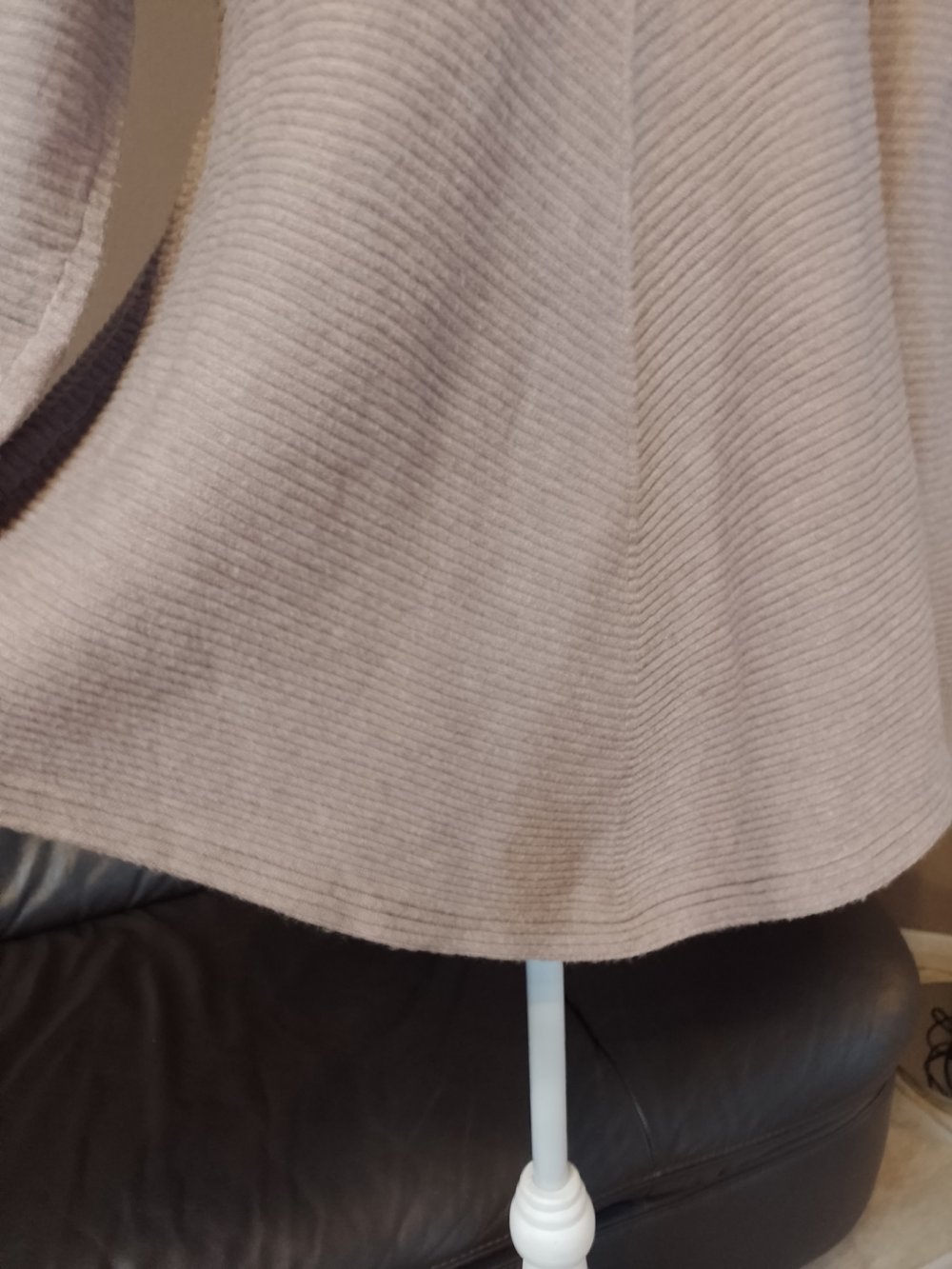 Schöner eleganter Pullover, Strick. Viskose + Polyamid. Große S. 